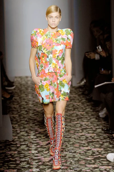 Look 16
